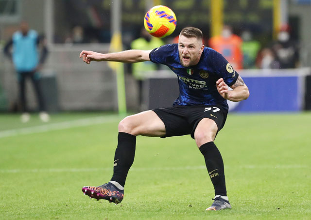 Milan Skriniar chấn thương lưng